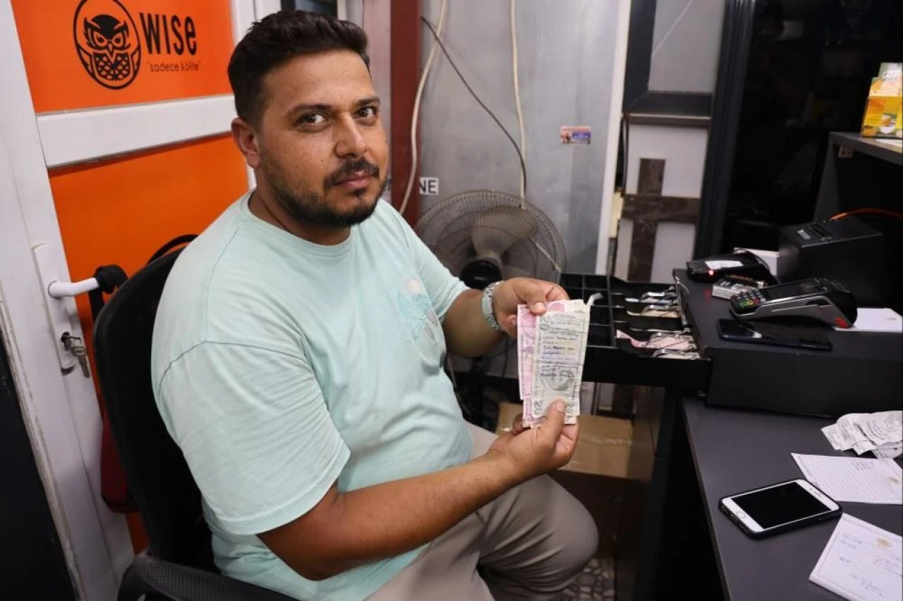 Verdiği 20 TL sadakanın üzerine yazdığı not görenleri şaşırttı