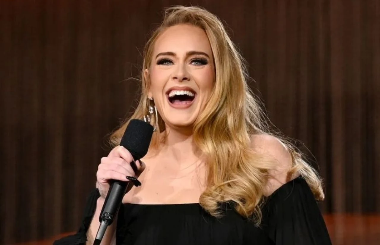 Albüm bekleyenlere kötü haber! Adele müziğe ara veriyor