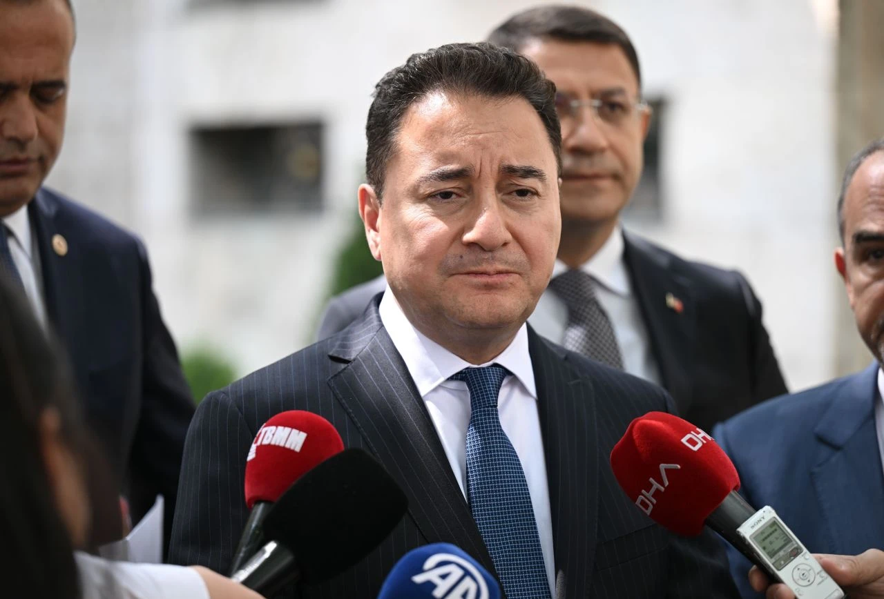 Ali Babacan'dan AK Parti'ye açık kapı: Teklif gelirse geri çevirmeyiz