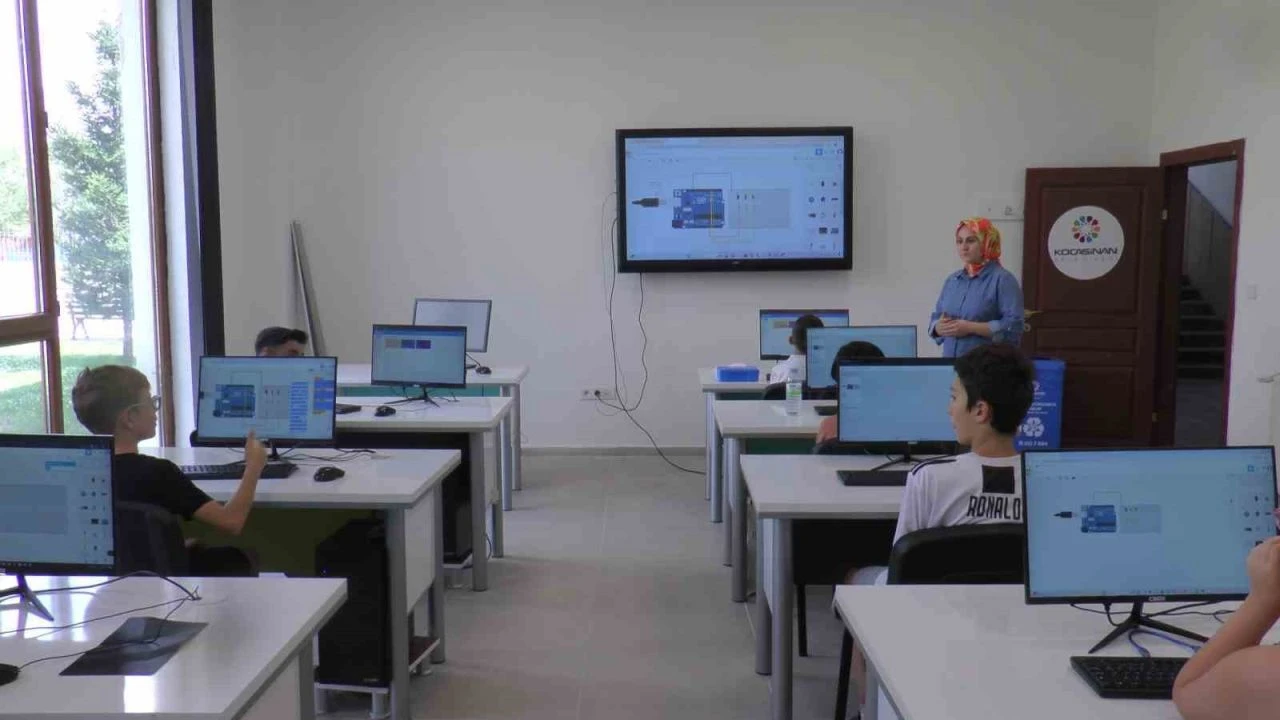 Geleceğin 'Bayraktarları' Kayseri'deki atölyelerde yetişiyor! "Herkesi buraya davet ediyoruz"