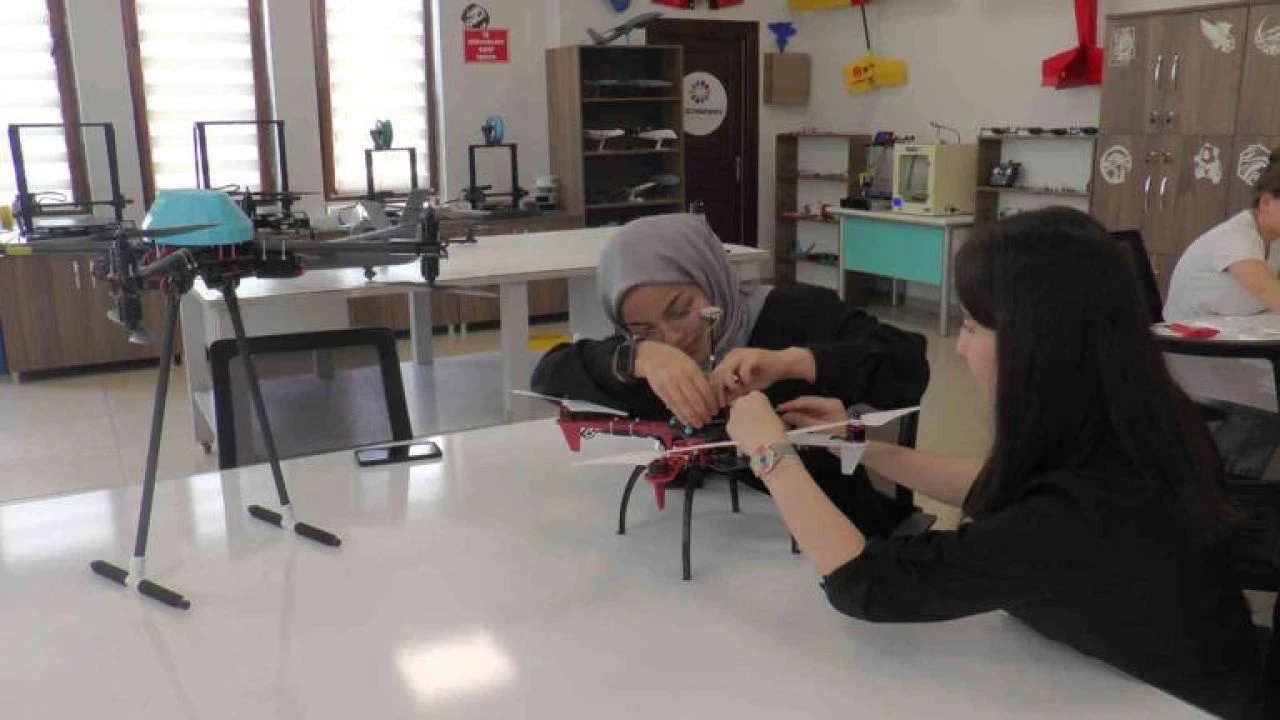 Geleceğin 'Bayraktarları' Kayseri'deki atölyelerde yetişiyor! "Herkesi buraya davet ediyoruz"