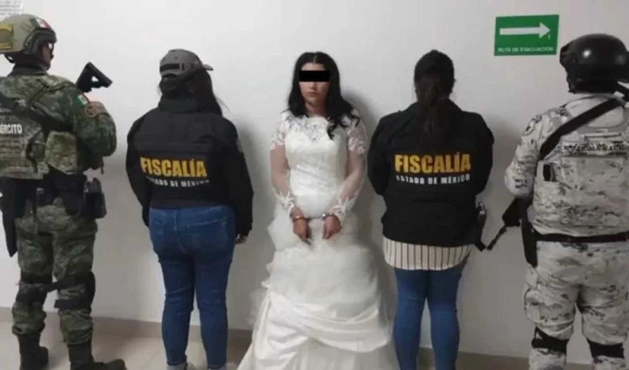 Gelin düğün gününde cinayetten tutuklandı! Karakolda kelepçeyle poz verdi