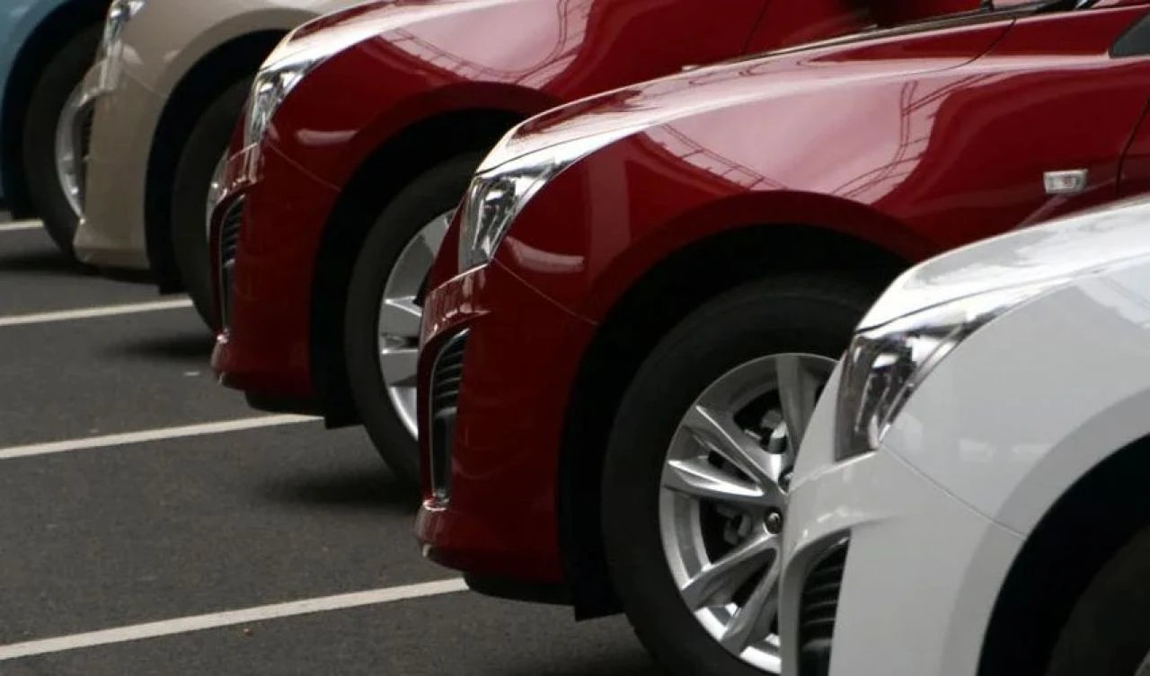 İkinci el araç alacaklar dikkat! İlanlar arttı, araç fiyatları düştü: Satışlarda dikkat çeken '6 yaş' detayı - 2. Resim