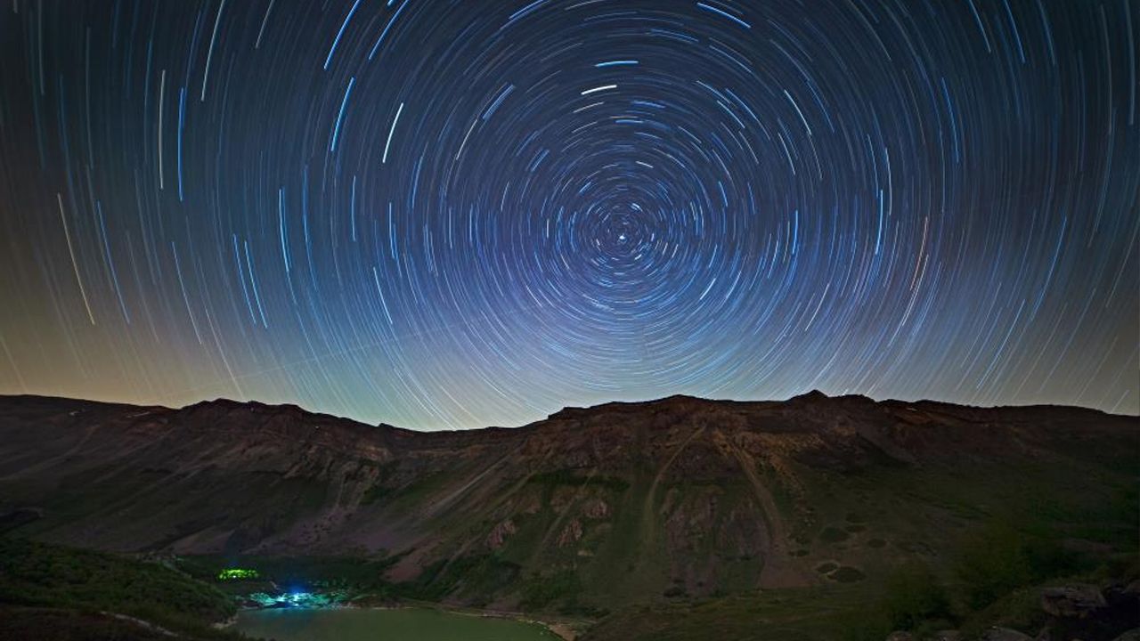 İsveç değil Bitlis! Kalderanın yıldızlarla buluşması görenleri büyüledi