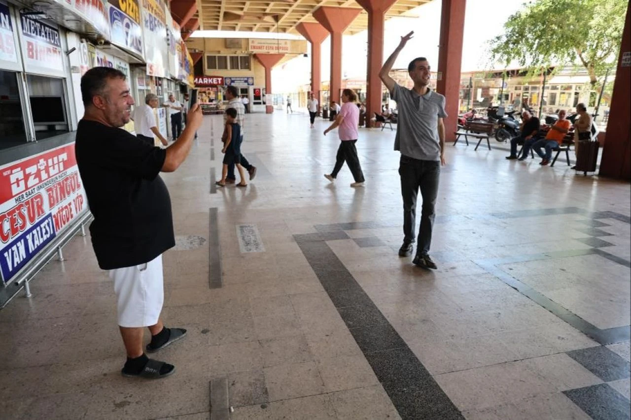 Telefon çalsa oynamaya başlıyor! Oynak Ferit görenleri hayrete düşürüyor: "Dayanamıyorum" - 3. Resim