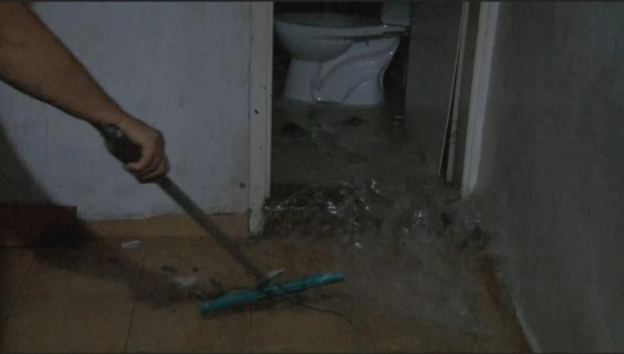 Yabancı uyruklu kiracıdan pes dedirten plan! Kaçarken vanayı açık bıraktı, evleri su bastı