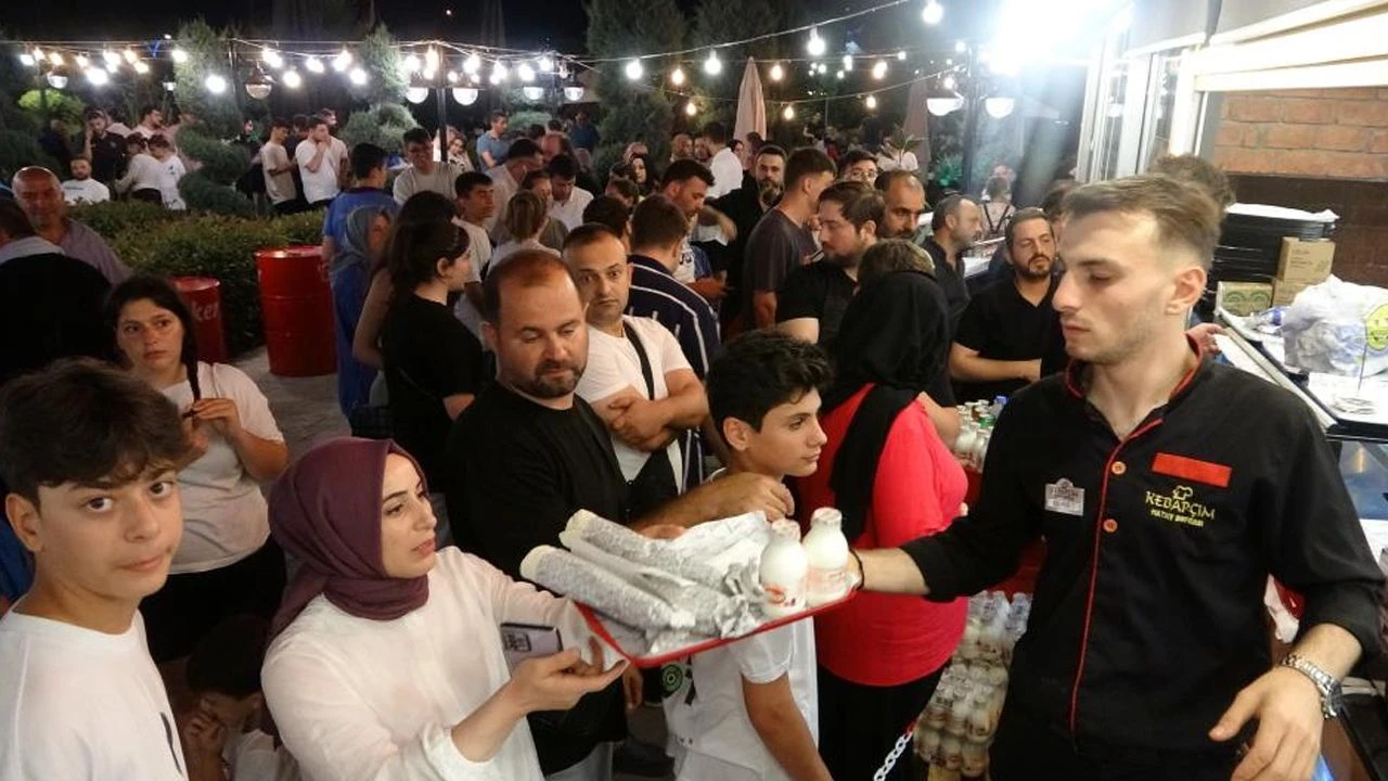 Fiyatını duyan akın etti, metrelerce sıra oldu! 100 gramı 100 lira