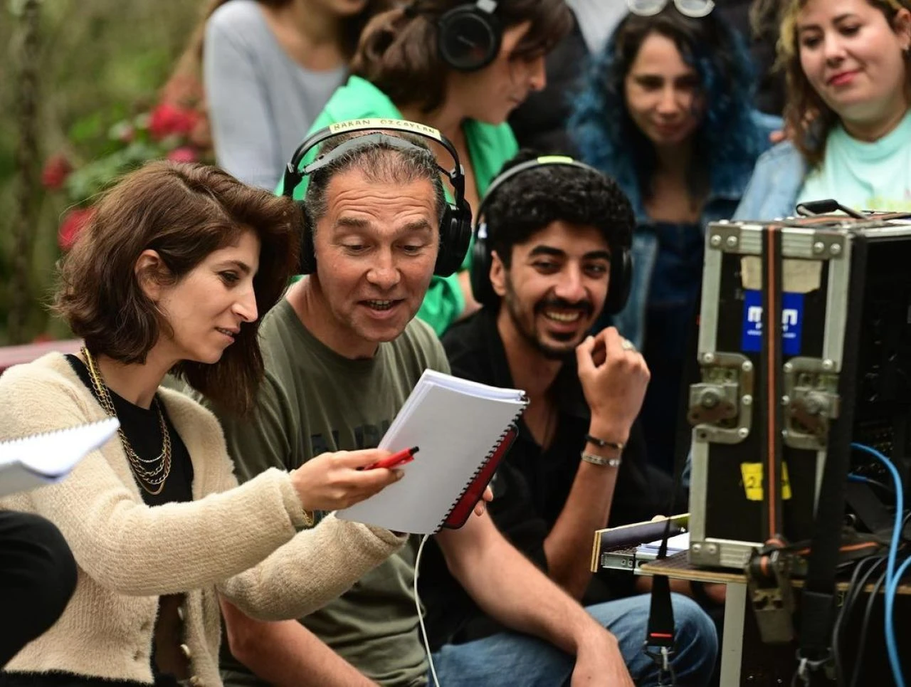 Arka Sokaklar'ın yeni yönetmeni Baran Özçaylan 1971 yılında doğdu