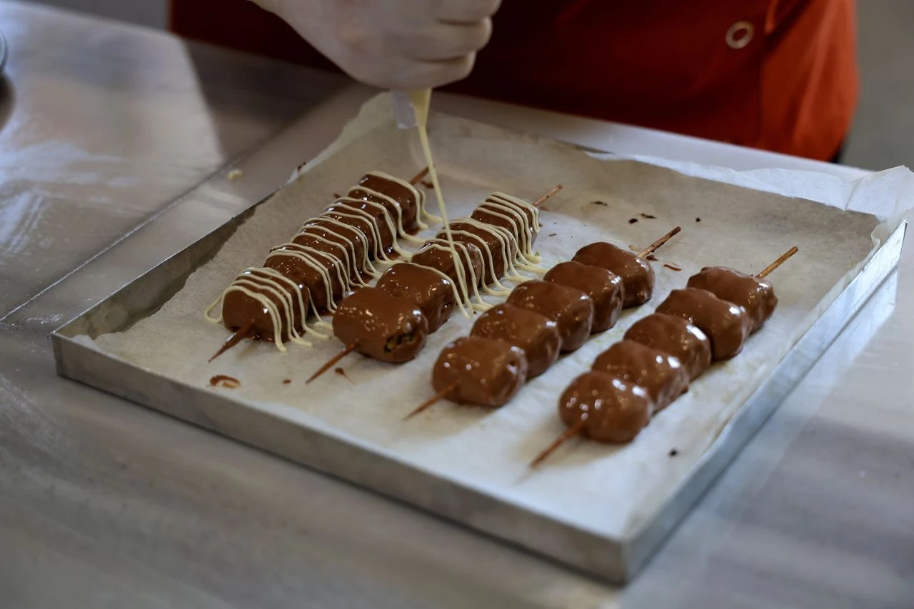 Bu da Adana usulü çöp şiş katmer! Yok satıyor