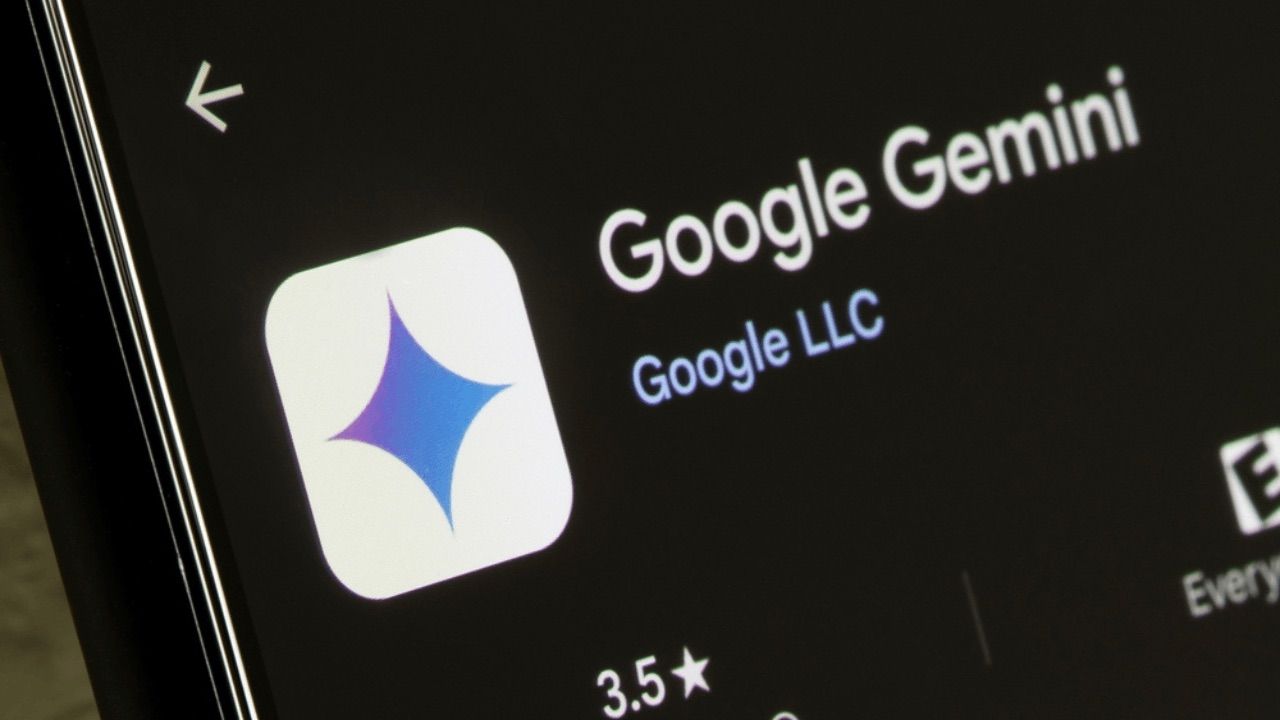 Google Gemini&#039;ye Siri özelliği geldi: Artık ekran kilitliyken de çalışıyor