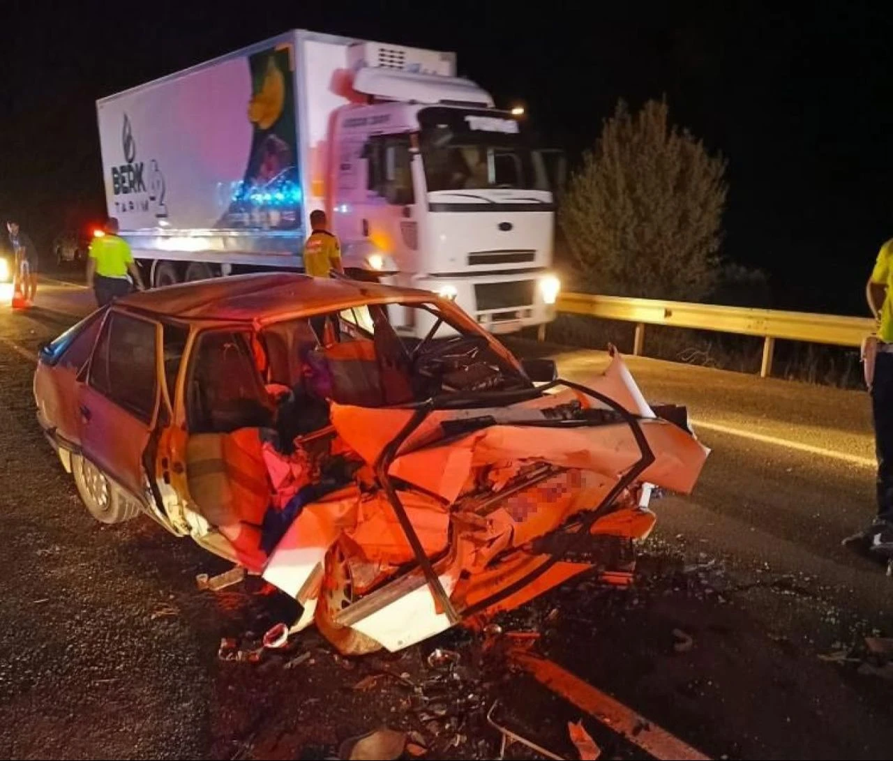 Isparta'da kafa kafaya facia! Ortalık savaş alanına döndü: Ölü ve yaralılar var - 3. Resim