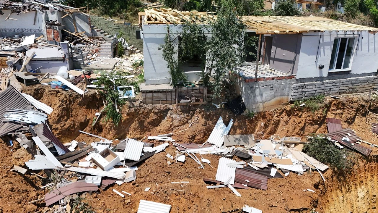 İstanbul'da uçurum kenarında yaşam mücadelesi! Bakkala bile gidemiyorlar