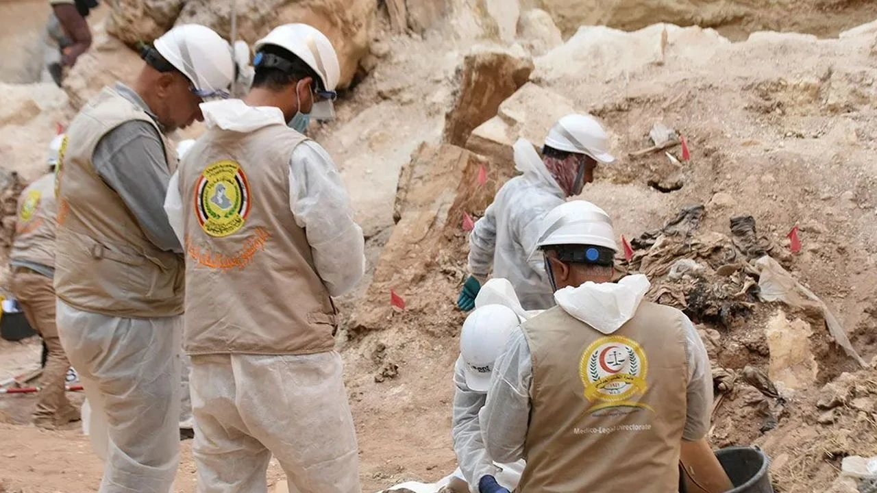 'Katliam kuyusu'ndan binlerce ceset çıktı! Çoğu kadın ve çocuk - 3. Resim