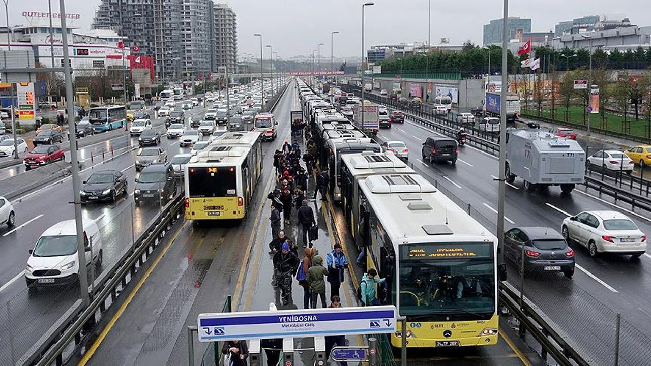 Metrobüs hattı Söğütlüçeşme yönü Sefaköy durağı 2 gün boyunca kapalı olacak