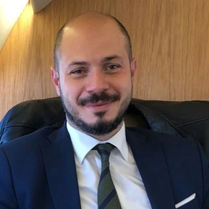 Trabzon Resmi Gazete kararına göre yeni TOKİ Başkanı Mustafa Levent Sungur 1981 yılında <a href=
