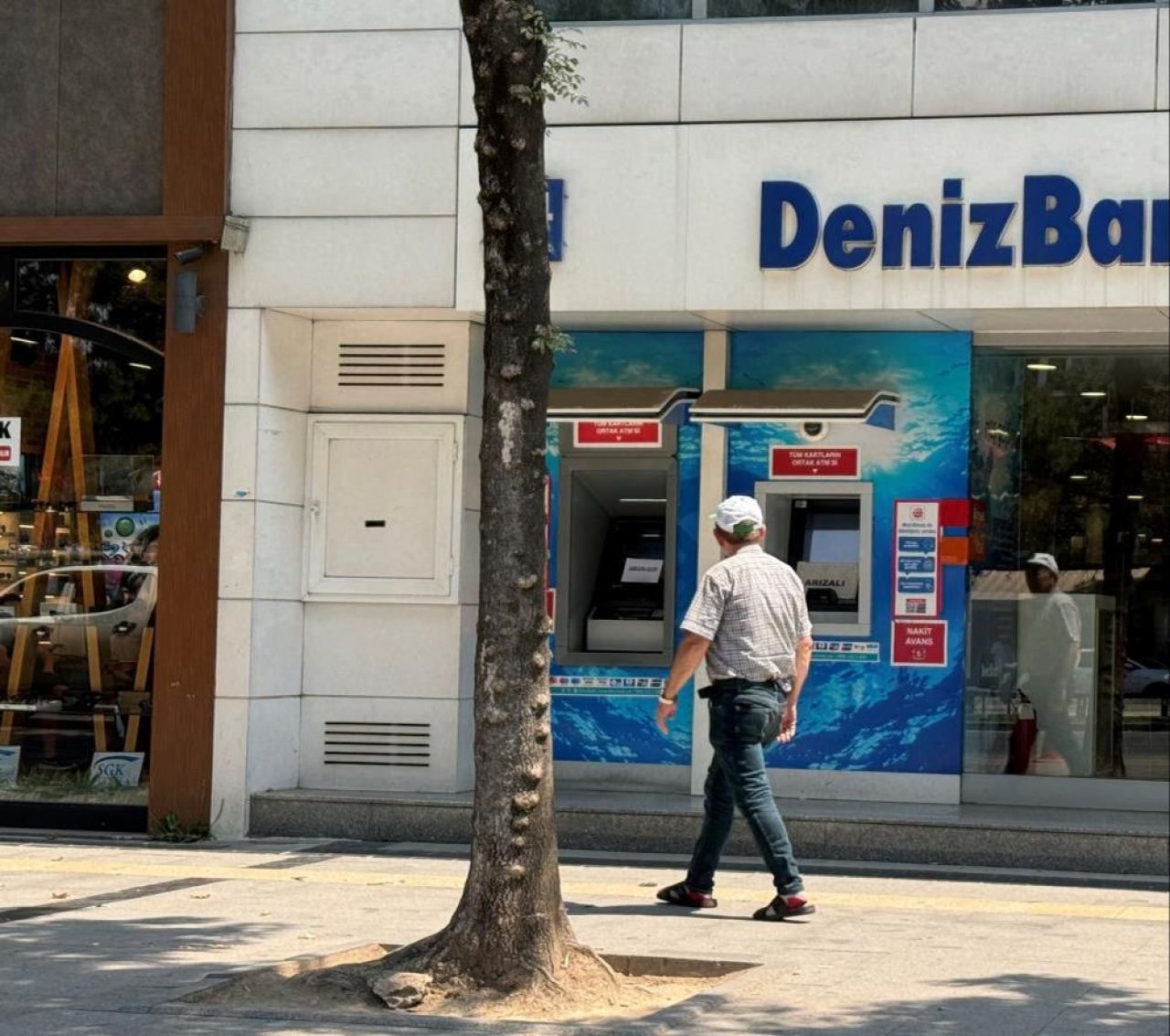 Denizbank'a gelen eli boş dönüyor! Yaşanan kriz vatandaşı vurdu - 2. Resim