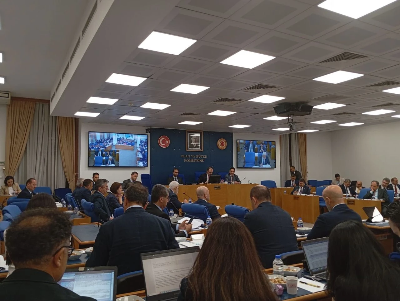 En düşük emekli aylığının düzenlendiği madde komisyonda kabul edildi