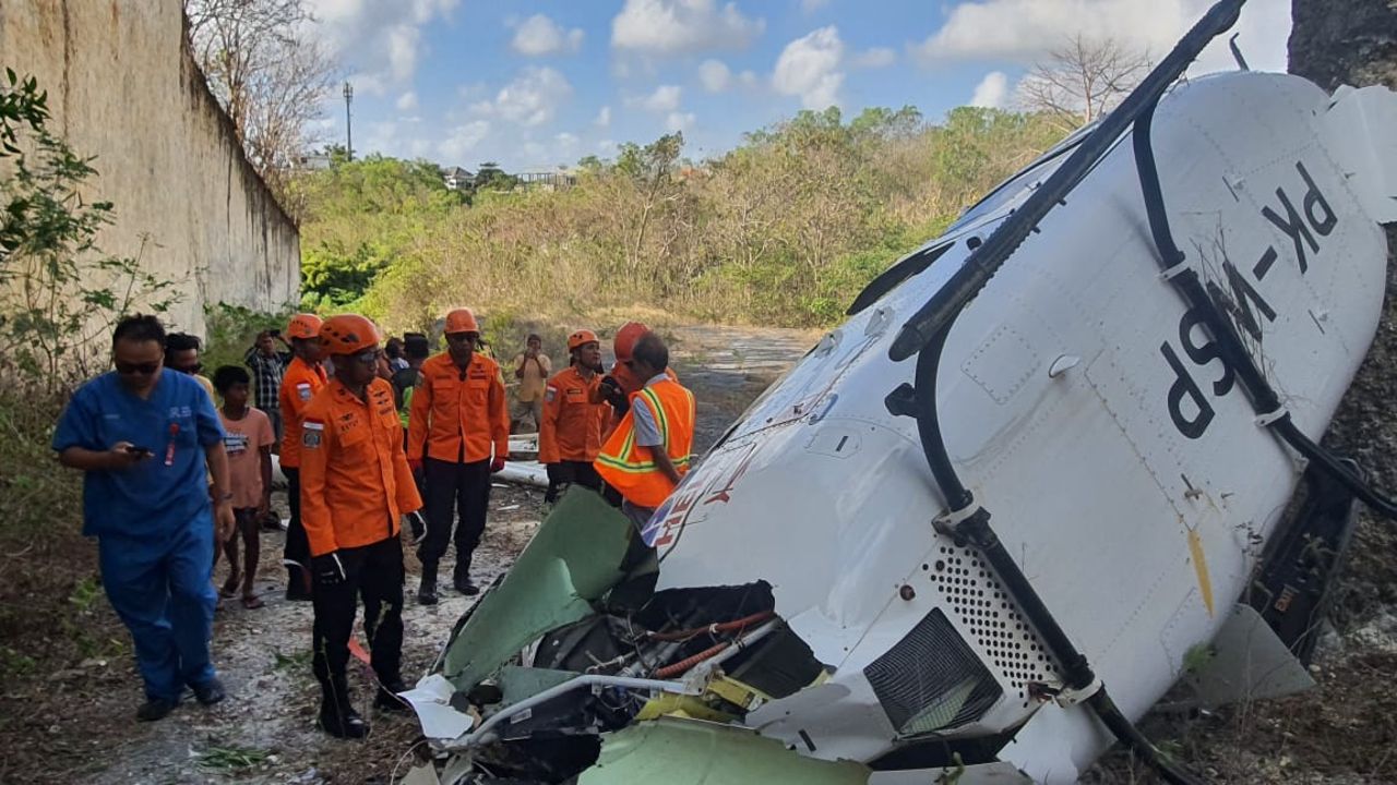 Endonezya&#039;da korku dolu anlar! Helikopter düştü: 5 kişi yaralı