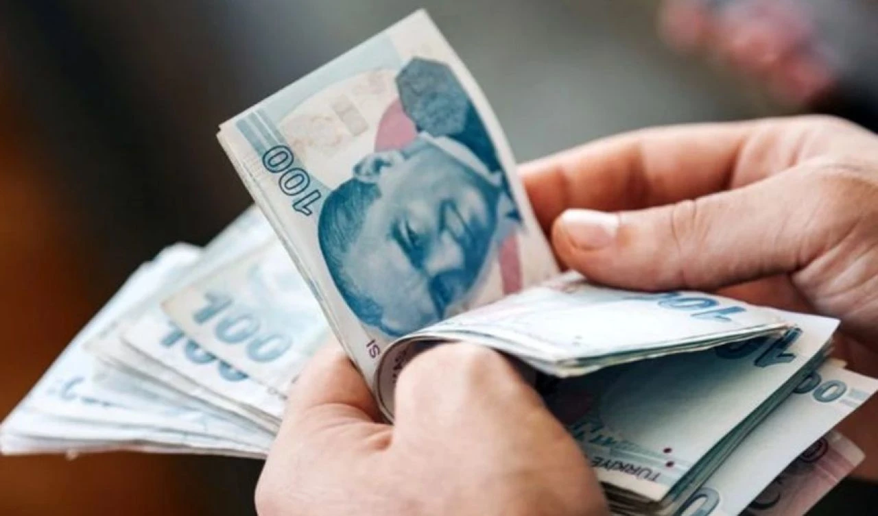 EYT'li ve emekli dikkat! Uzman isim milyonları bekleyen kök aylık riskini açıkladı: Emekli maaşları için senaryo yenilenecek