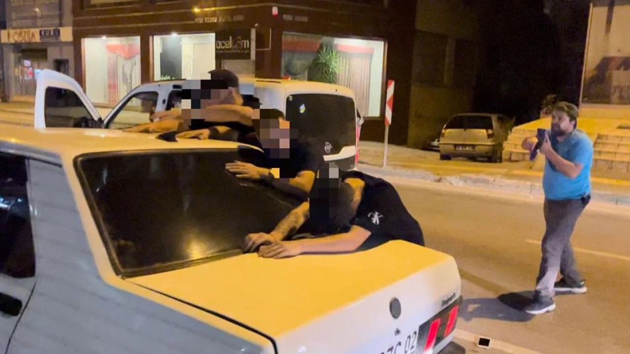 Film sahnesi gibi kovalamaca! Gençlerin yakalanma anı kamerada