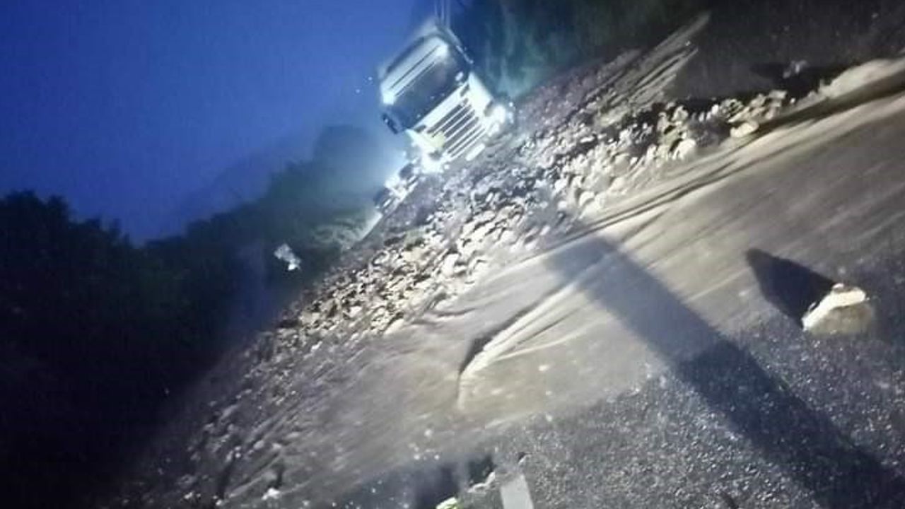 Giresun-Gümüşhane karayolu çift yönlü trafiğe kapatıldı! - Gündem