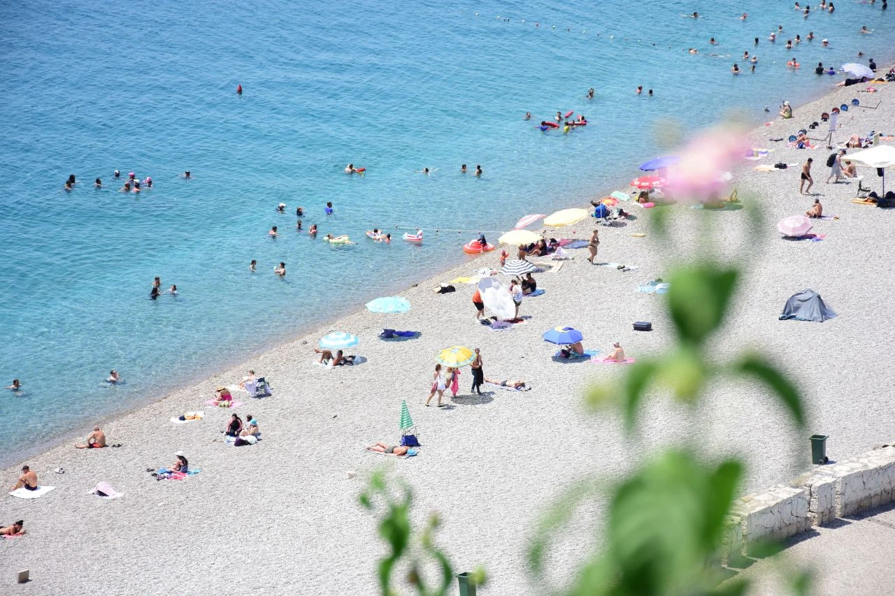 İstanbul'da kavurucu sıcaklara sağanak arası! Hafta sonu 'mevzi yağışı' geliyor - 1. Resim