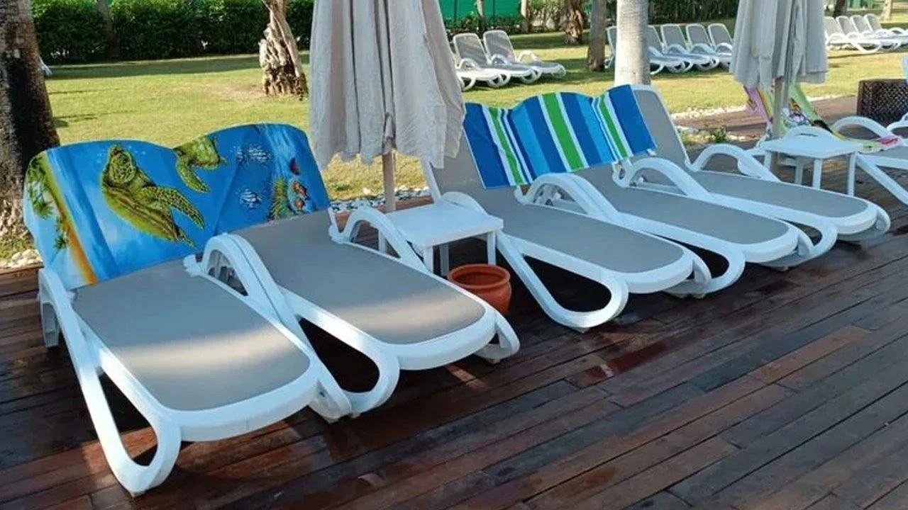 Ünlü tatil beldesinde ilginç ceza! Şezlonga havlu bırakan 9 bin lira ödeyecek - 1. Resim