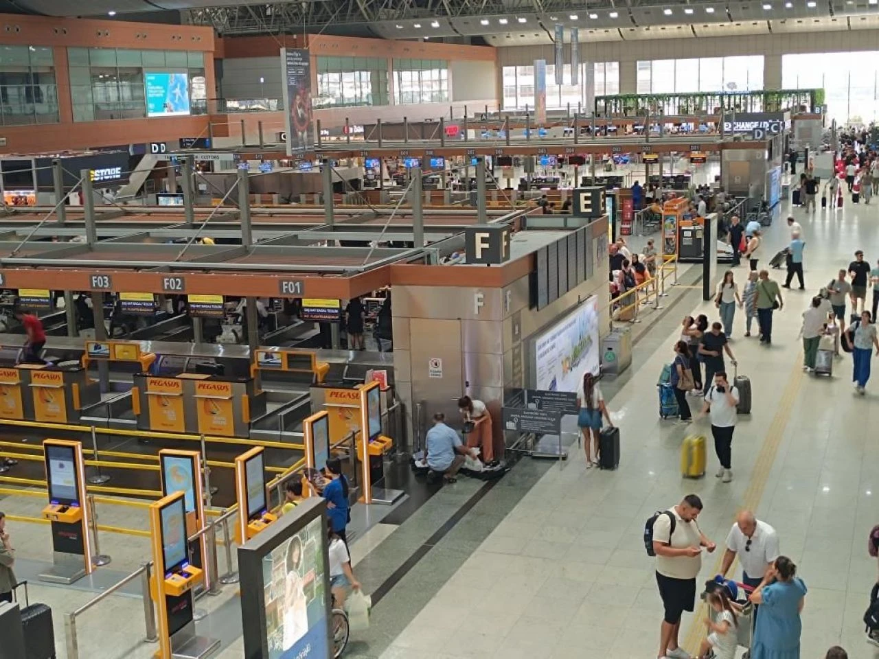 Yazılım krizinden etkilenmeyen tek havalimanı! Sabiha Gökçen Havalimanı'nda her şey kesintisiz devam etti