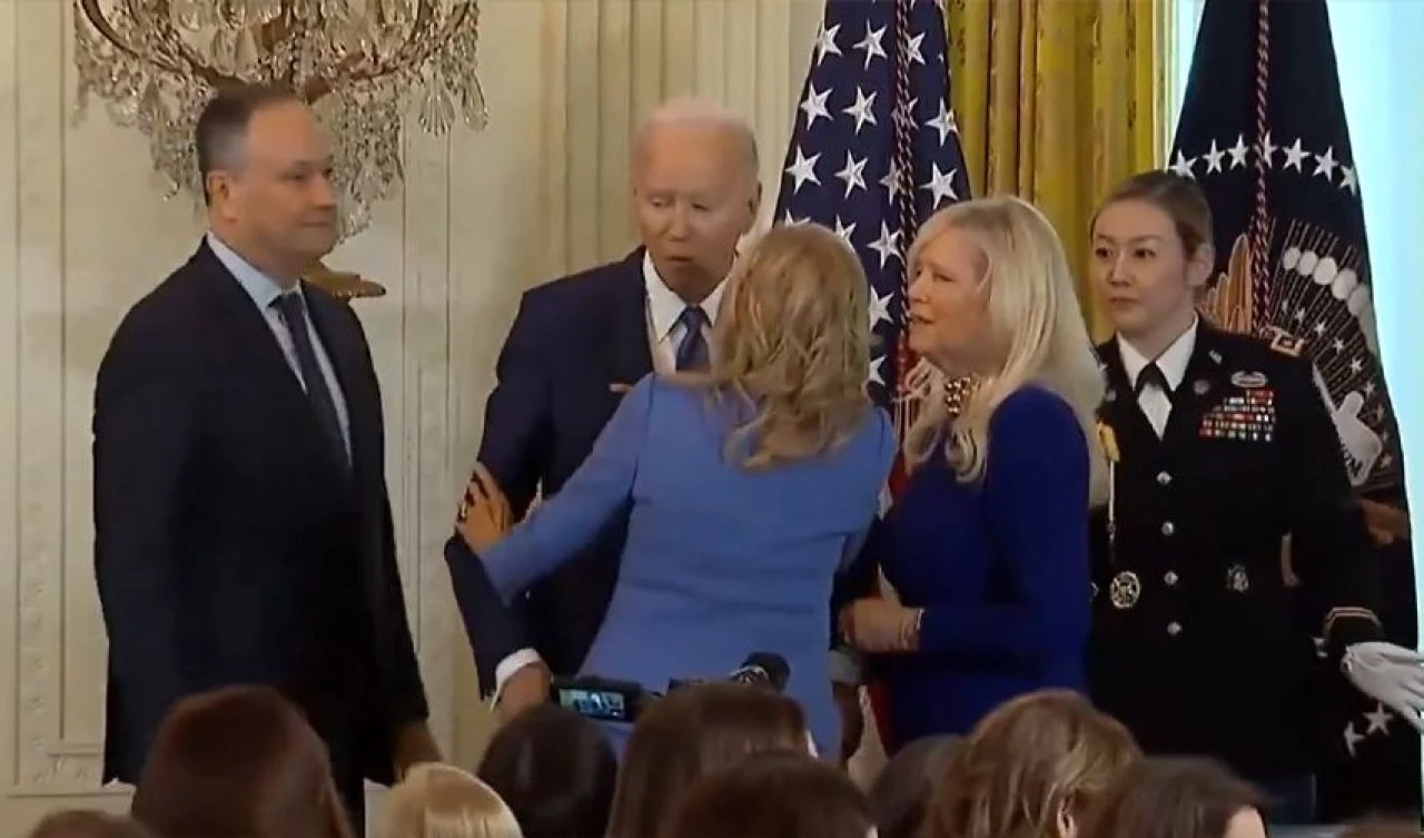 ABD Başkanı Biden'ın gafına First Lady müdahalesi! Eşini başka bir kadınla karıştırdı - 1. Resim