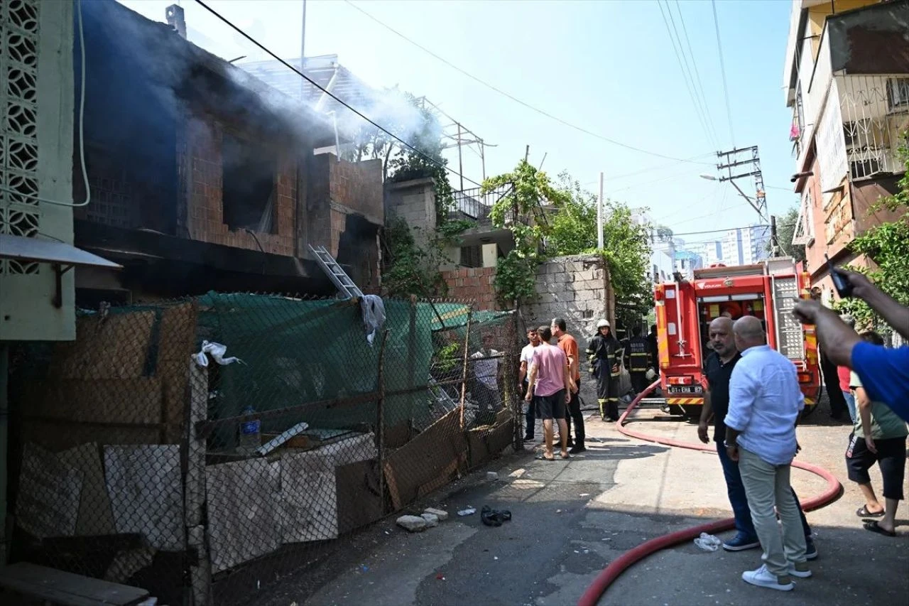 Adana'da akıllara durgunluk veren olay! Kocasına kızıp evi ateşe verdi - 1. Resim