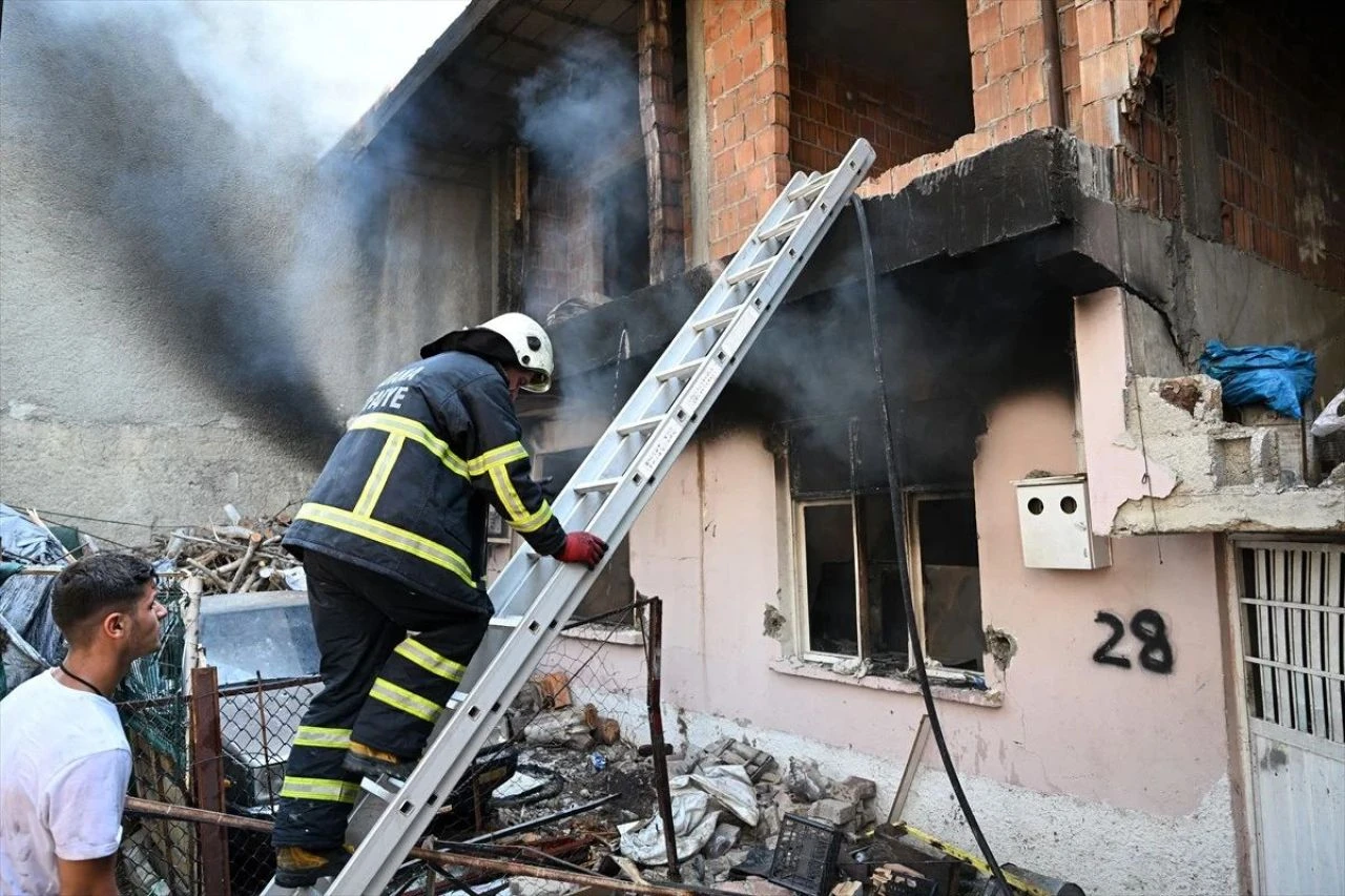 Adana'da akıllara durgunluk veren olay! Kocasına kızıp evi ateşe verdi - 3. Resim