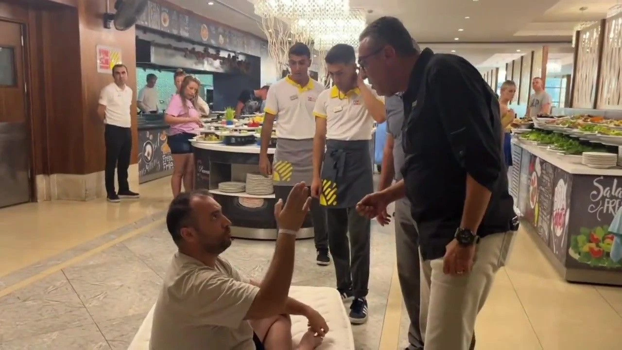 Antalya'da lüks otelde dünyanın en ilginç olayı yaşandı! Kliması çalışmayınca yatağını restorana attı