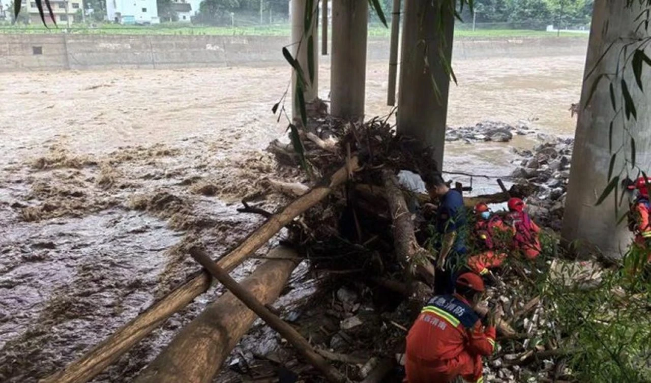 Çin'de yağış faciayı beraberinde getirdi! Çok sayıda ölü ve kayıp var - 2. Resim