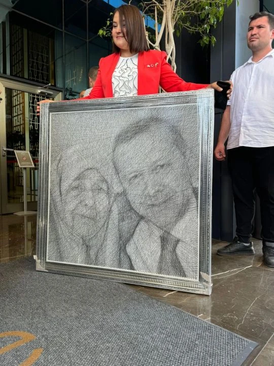 Cumhurbaşkanı Erdoğan'ı duygulandıran hediye! 380 çivi 7 bin 300 metre tel - 1. Resim