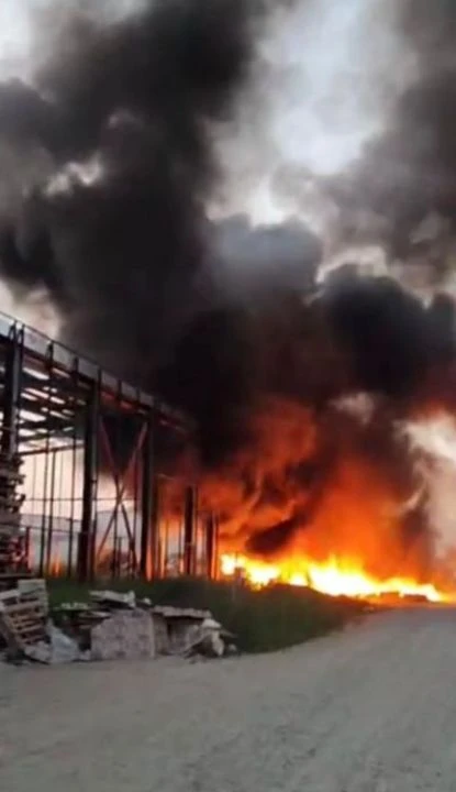 Dumanlar her yeri kapladı: Sakarya’da yangın paniği!