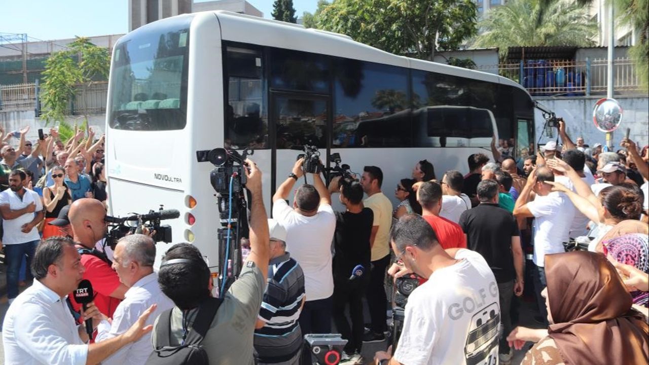 İzmir'de 2 kişinin ölümüne neden olan elektrik kaçağı davasında gelişme! 3 kişi serbest bırakıldı - Gündem