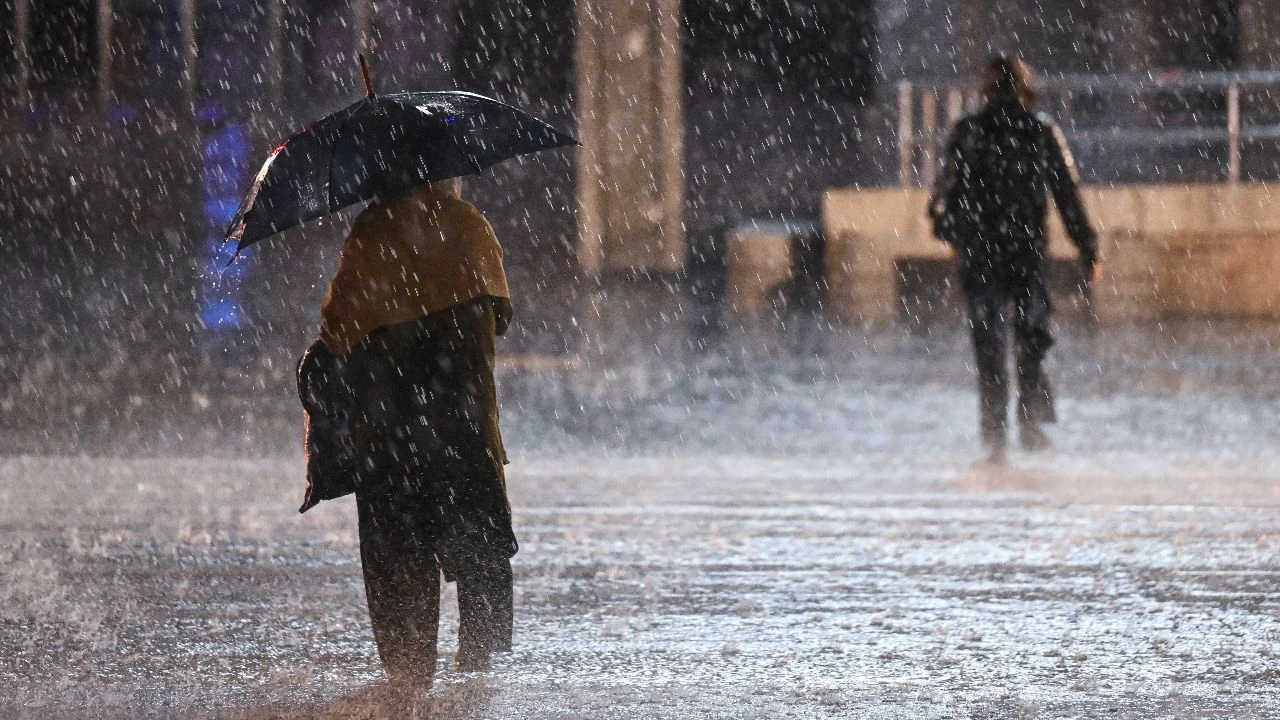 Sıcaklar kavururken Meteoroloji'den bu sefer sağanak uyarısı geldi! 6 kentte etkili olacak  - 2. Resim