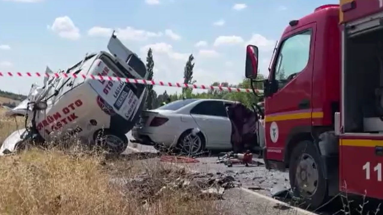 Yozgat'ta iki araç kafa kafaya çarpıştı: 3 ölü, 1 yaralı - 3. Resim