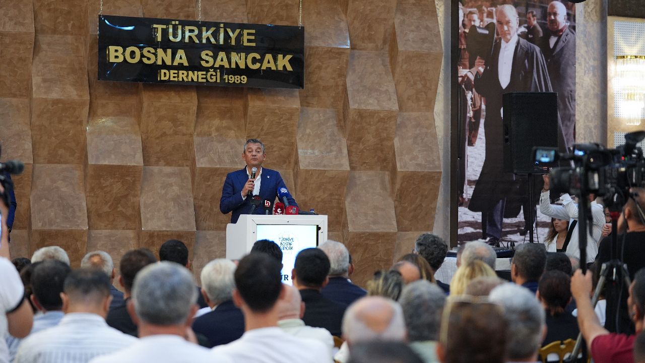CHP lideri Özgür Özel: Türkiye’de muhalefet, dışarıda Türkiye partisiyiz! - Politika