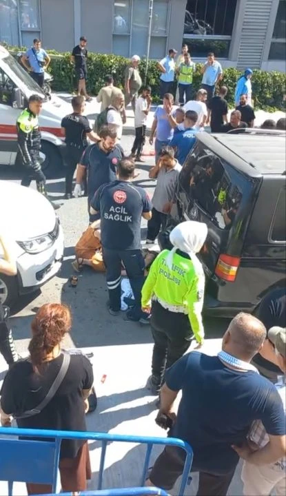 Dehşete düşüren kaza! Kalp krizi geçiren sürücü öldü, çarptığı kadının bacağı koptu