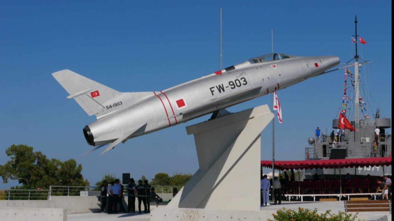 F-100 yıllar sonra Türk askerinin Kıbrıs'a adım attığı yere geldi - Gündem