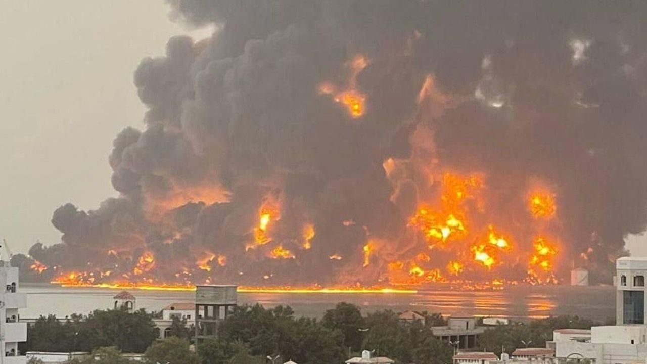 İsrail, Yemen'e düzenlediği hava saldırısının görüntülerini yayınladı - Dünya
