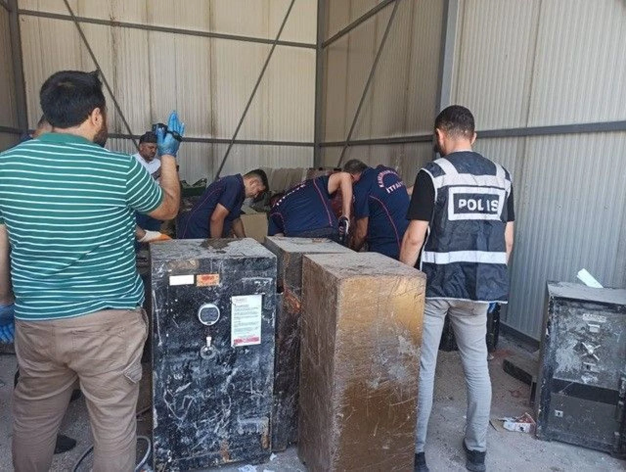 Depremde kaybolan tarih ortaya çıktı: Kahramanmaraş’ta kasa gizemi çözüldü!