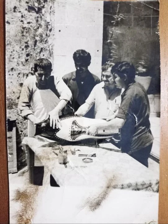 Hatay'daki enkazdan çıkarıldı! 1 metrelik ayakkabıyı gören bir daha bakıyor: Rekorlar kitabına bile girmiş