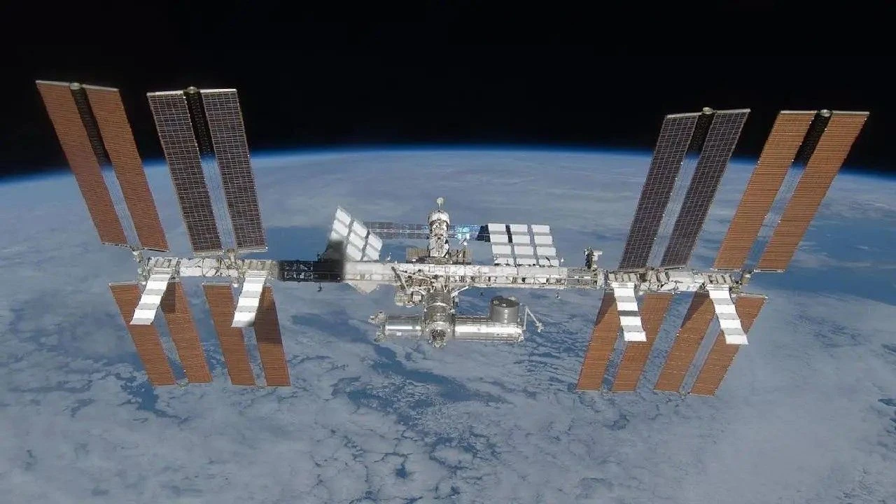 NASA'da büyük şok! Uzay giysisinde sızıntı oldu, uçuşlar süresiz olarak iptal!