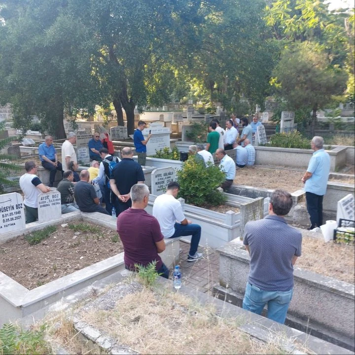 Necmettin Erbakan’ın yol arkadaşı Süleyman Arif Emre kabri başında anıldı Necmettin Erbakan’ın yol arkadaşı Süleyman Arif Emre kabri başında anıldı - 2. Resim