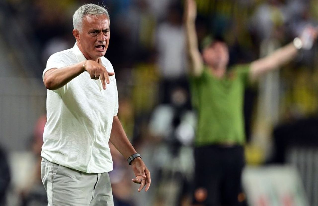 Son dakika | Fenerbahçe, Avrupa kadrosunu UEFA'ya bildirdi! Jose Mourinho'dan sürpriz tercihler - 1. Resim