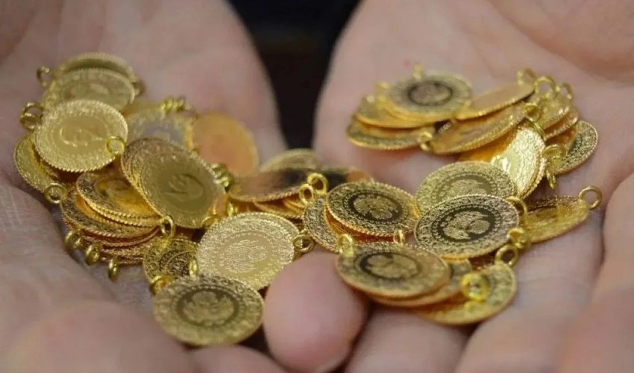 Altın fiyatları sert düştü! Yatırımcıya "uzun vade" uyarısı