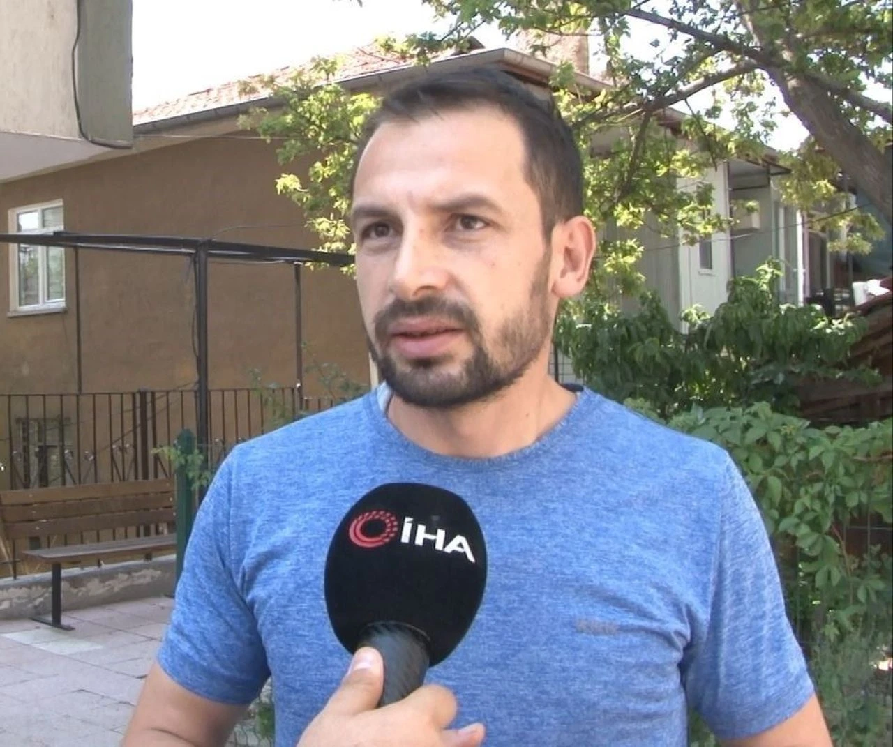 Anne babasını rehin aldı, ortalığı ayağa kaldırdı