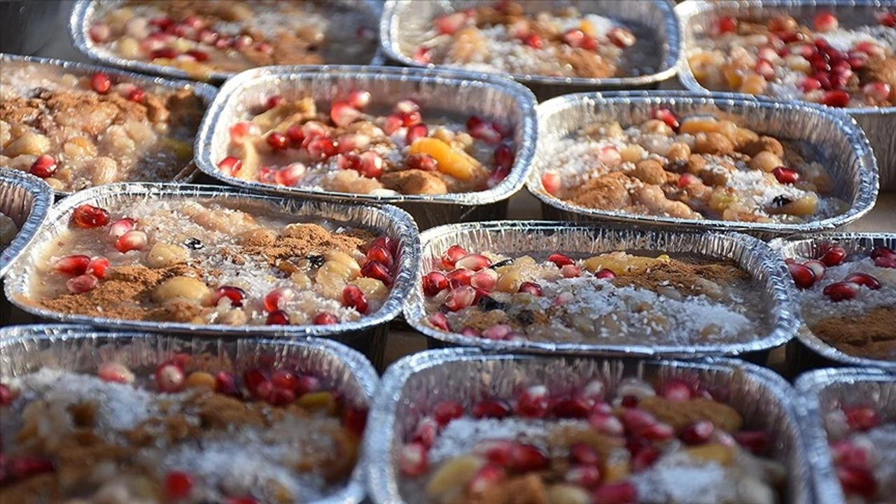 Aşure de enflasyondan nasibini aldı! Bir kasesinin maliyeti dudak uçuklattı - 2. Resim